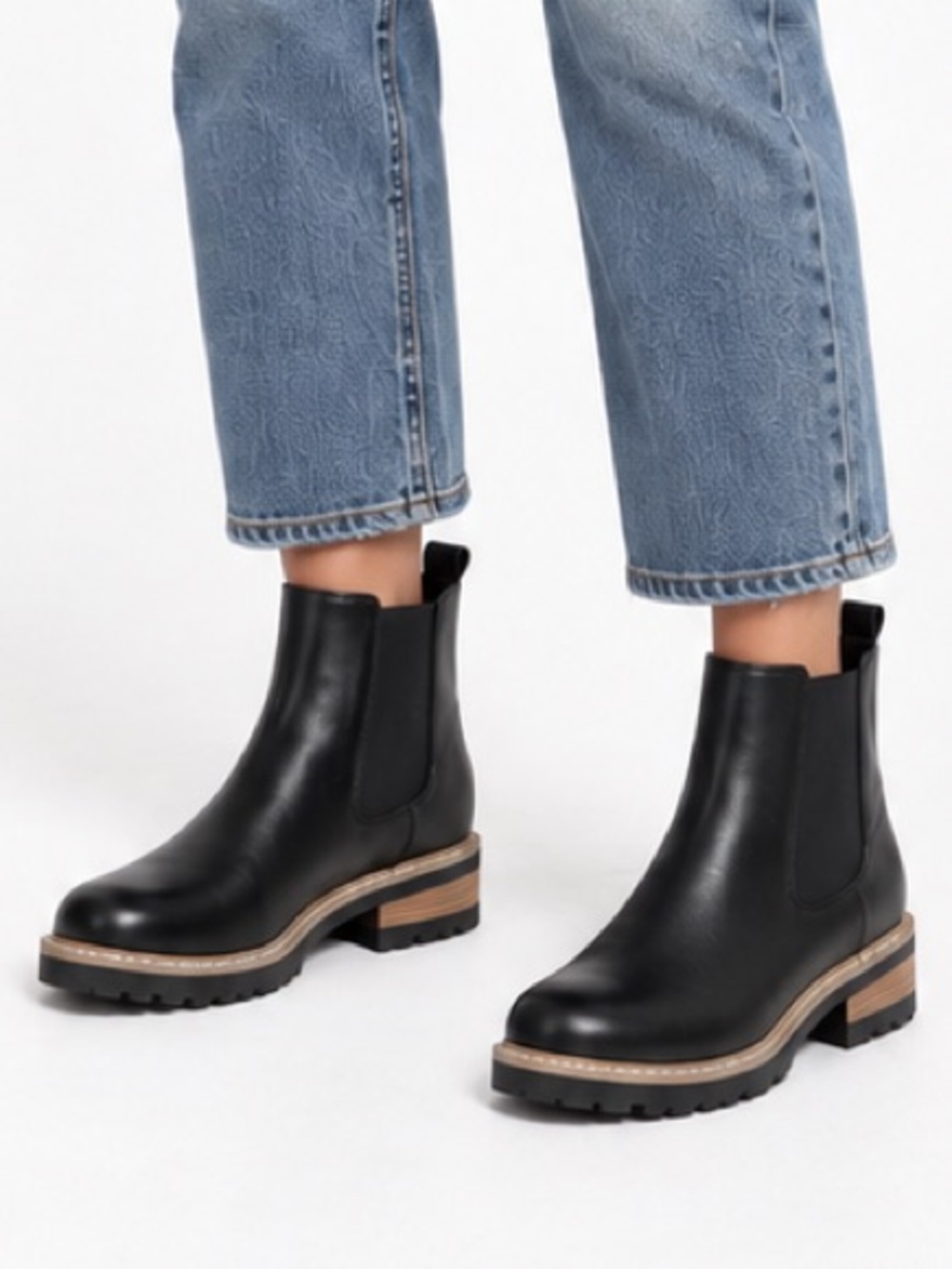Universal Thread Black Lug Sole Chelsea Ankle Boots Size 9